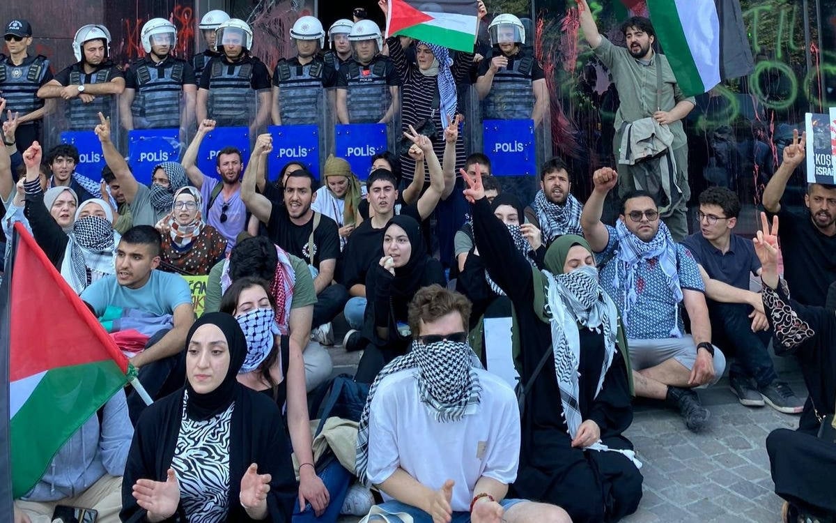 Filistin İçin Bin Genç Hareketi SOCAR şirketini protesto etti